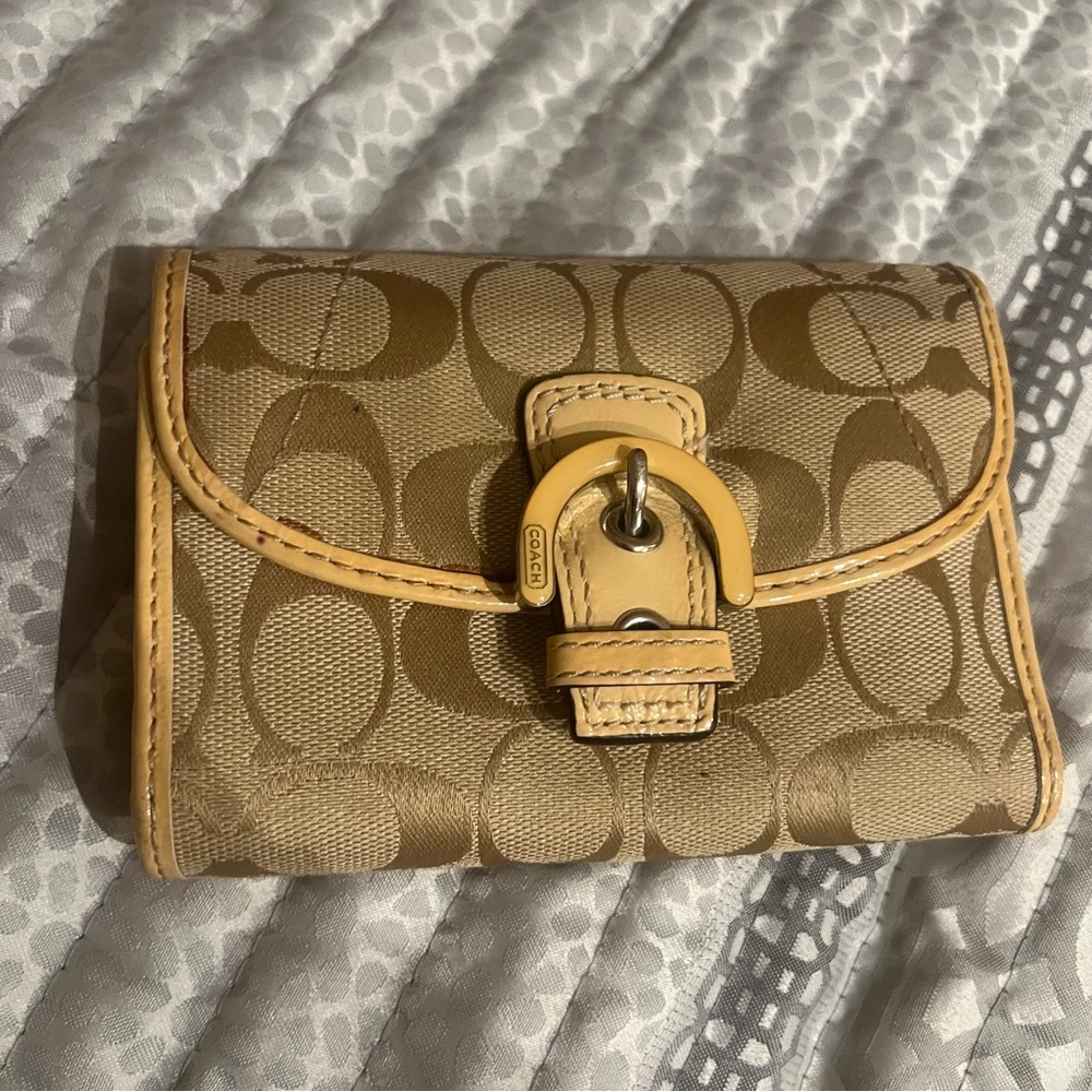 AUTHENTIC COACH GOLD METALLIC SOHO SIGNATURE FLAP BUCKLE SNAP BIFOLD WALLET